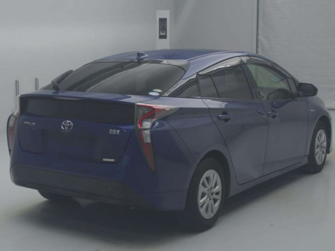 2017 Toyota Prius ZVW50[1]