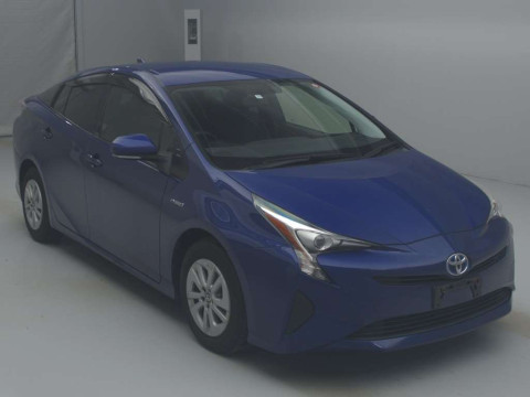 2017 Toyota Prius ZVW50[2]