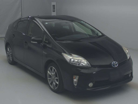 2015 Toyota Prius ZVW30[2]