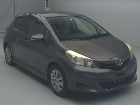 2011 Toyota Vitz NSP130[2]