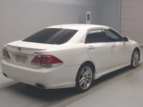 2010 Toyota Crown GRS204[1]