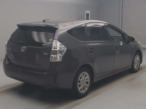 2012 Toyota Prius alpha ZVW41W[1]