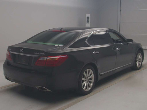 2009 Lexus LS UVF46[1]