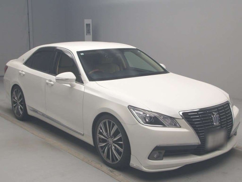 2013 Toyota Crown GRS210[2]