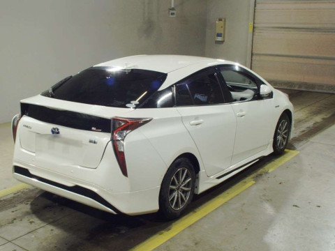 2016 Toyota Prius ZVW51[1]