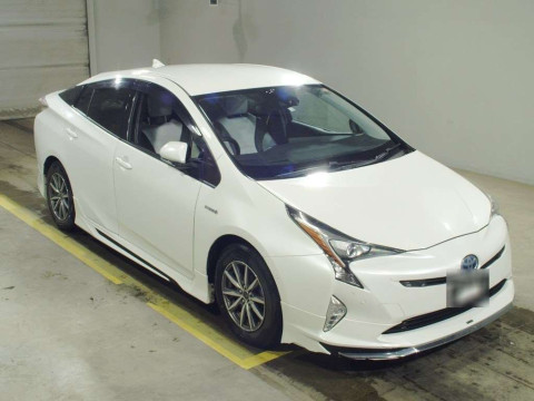 2016 Toyota Prius ZVW51[2]