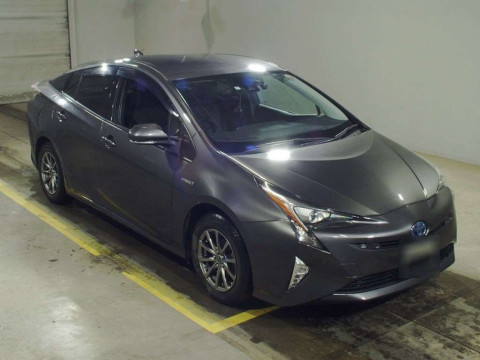 2017 Toyota Prius ZVW55[2]