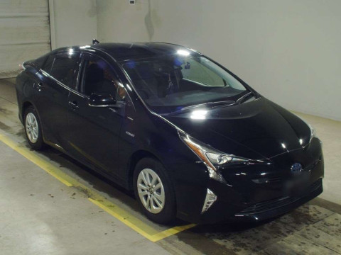 2018 Toyota Prius ZVW55[2]