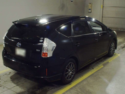 2011 Toyota Prius alpha ZVW41W[1]