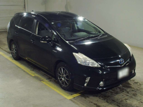 2011 Toyota Prius alpha ZVW41W[2]