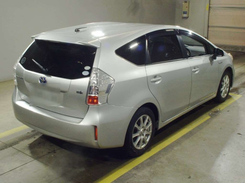 2011 Toyota Prius alpha ZVW41W[1]