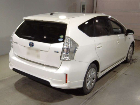 2012 Toyota Prius alpha ZVW40W[1]