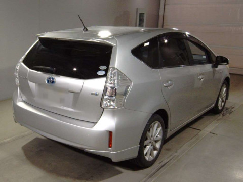 2011 Toyota Prius alpha ZVW41W[1]