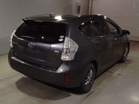 2012 Toyota Prius alpha ZVW41W[1]