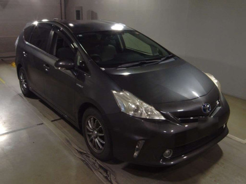 2012 Toyota Prius alpha ZVW41W[2]