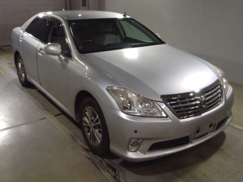 2010 Toyota Crown GRS201[2]