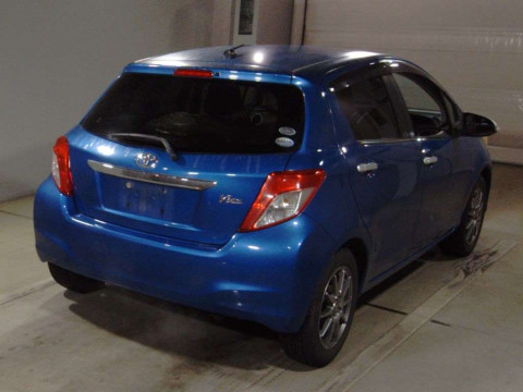 2011 Toyota Vitz NSP130[1]