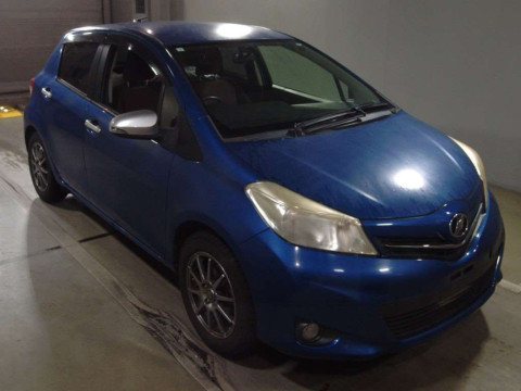 2011 Toyota Vitz NSP130[2]