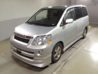 2005 Toyota Noah