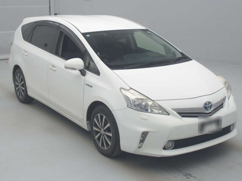 2012 Toyota Prius alpha ZVW41W[2]