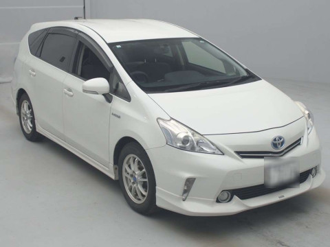 2014 Toyota Prius alpha ZVW41W[2]