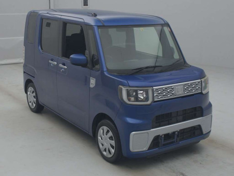 2015 Daihatsu Wake LA700S[2]