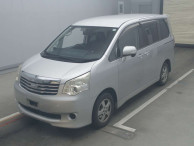 2010 Toyota Noah