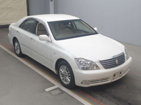 2005 Toyota Crown GRS180[2]