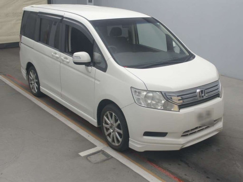 2010 Honda Step WGN RK2[2]