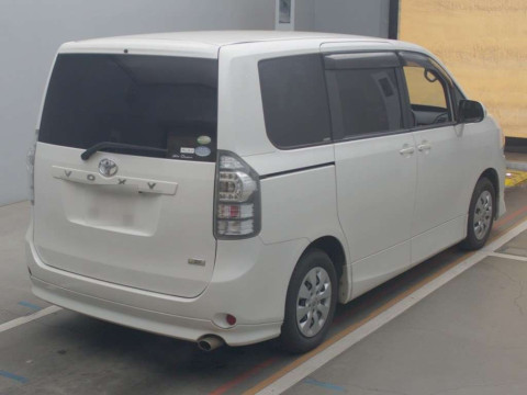 2011 Toyota Voxy ZRR70G[1]