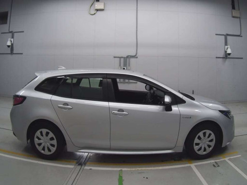 2019 Toyota Corolla Touring Wagon ZWE214W[2]