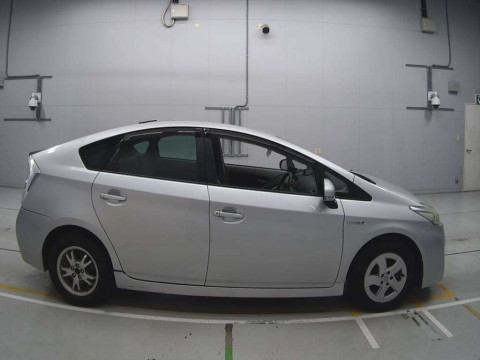 2010 Toyota Prius ZVW30[2]