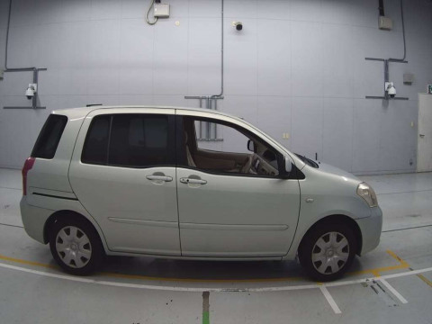 2007 Toyota Raum NCZ20[2]