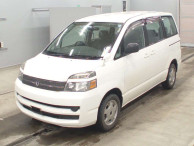 2005 Toyota Voxy