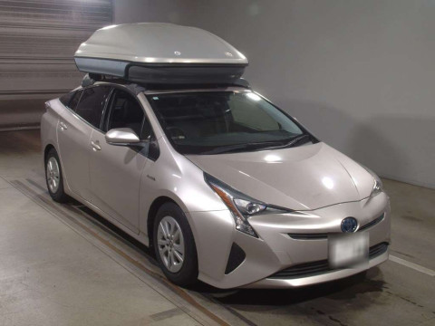 2016 Toyota Prius ZVW50[2]