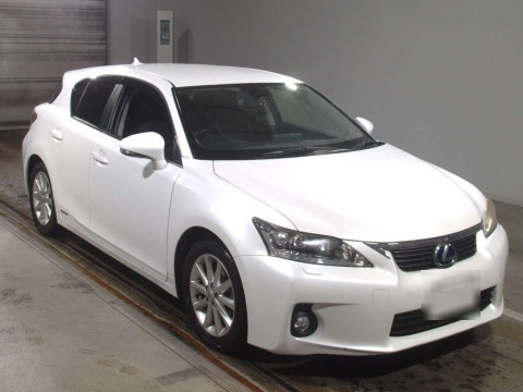 2011 Lexus CT ZWA10[2]