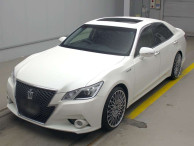 2013 Toyota Crown Hybrid