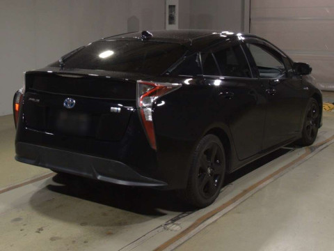 2016 Toyota Prius ZVW50[1]