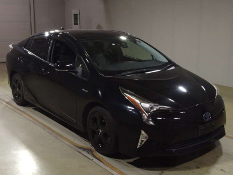 2016 Toyota Prius ZVW50[2]