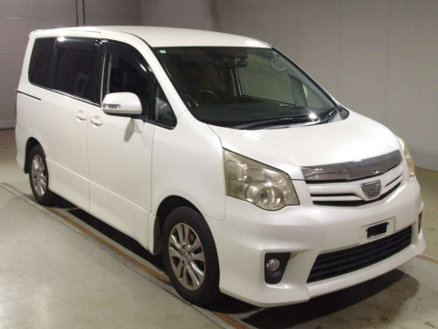 2011 Toyota Noah ZRR70W[2]