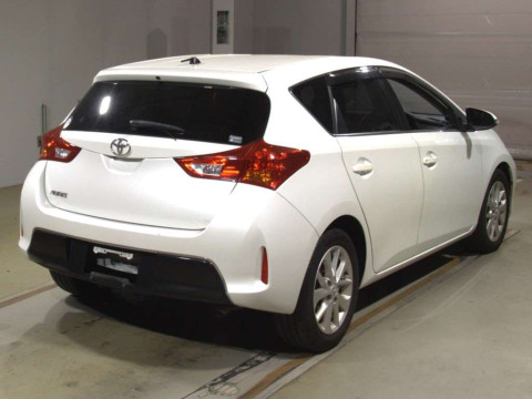 2014 Toyota Auris NZE181H[1]