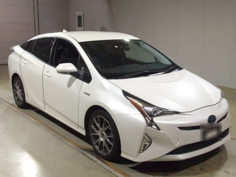 2016 Toyota Prius ZVW51[2]