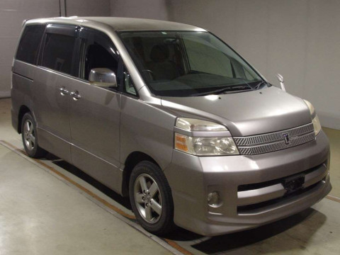 2007 Toyota Voxy AZR60G[2]