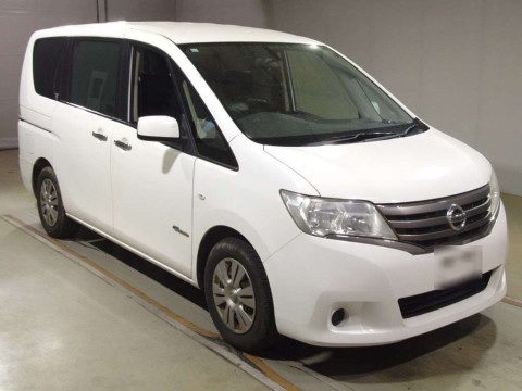 2013 Nissan Serena HC26[2]