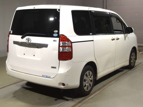 2012 Toyota Noah ZRR70G[1]