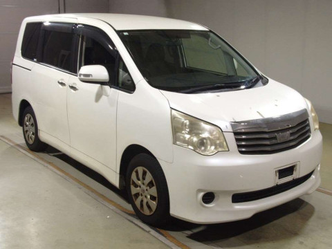 2012 Toyota Noah ZRR70G[2]