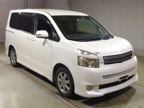 2010 Toyota Voxy ZRR70W[2]