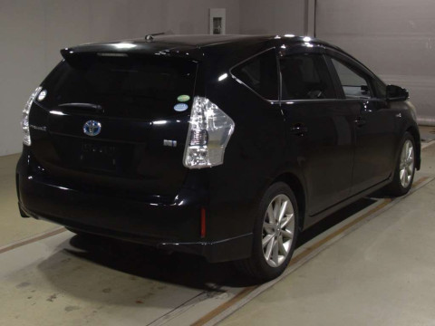 2013 Toyota Prius alpha ZVW41W[1]