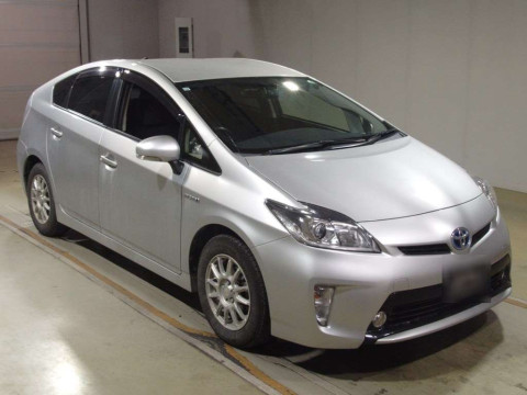 2015 Toyota Prius ZVW30[2]