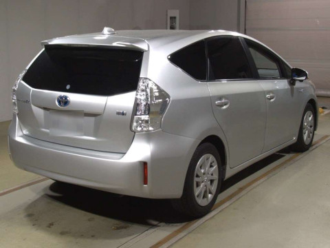 2011 Toyota Prius alpha ZVW40W[1]